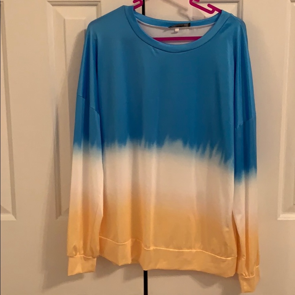 💙💛 Ombré Long Sleeved Top Size S 💛💙